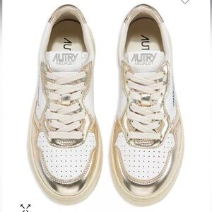 Autry Women’s Medalist Low Top Sneaker